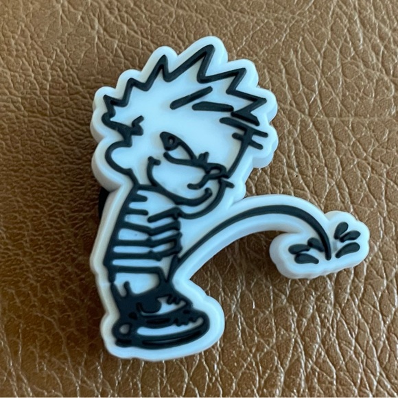 Calvin Peeing Croc Charm - Picture 3 of 3